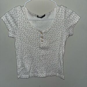 Women’s Brandy Melville White Ribbed Buttoned Floral Pattern Top